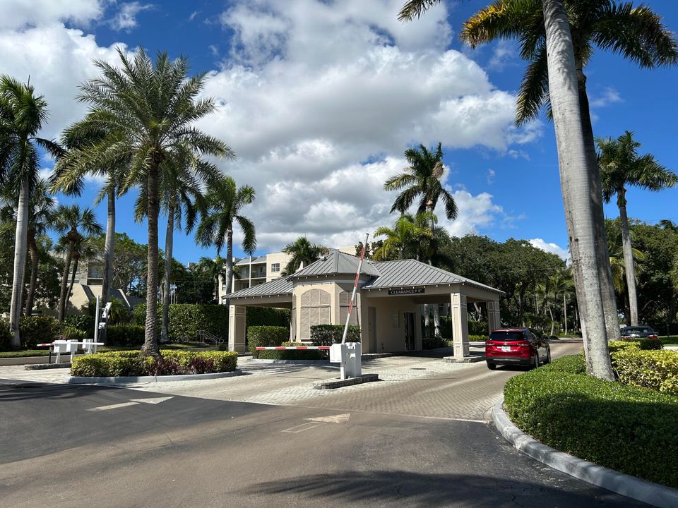 For Rent: $2,400 (2 beds, 2 baths, 1081 Square Feet)