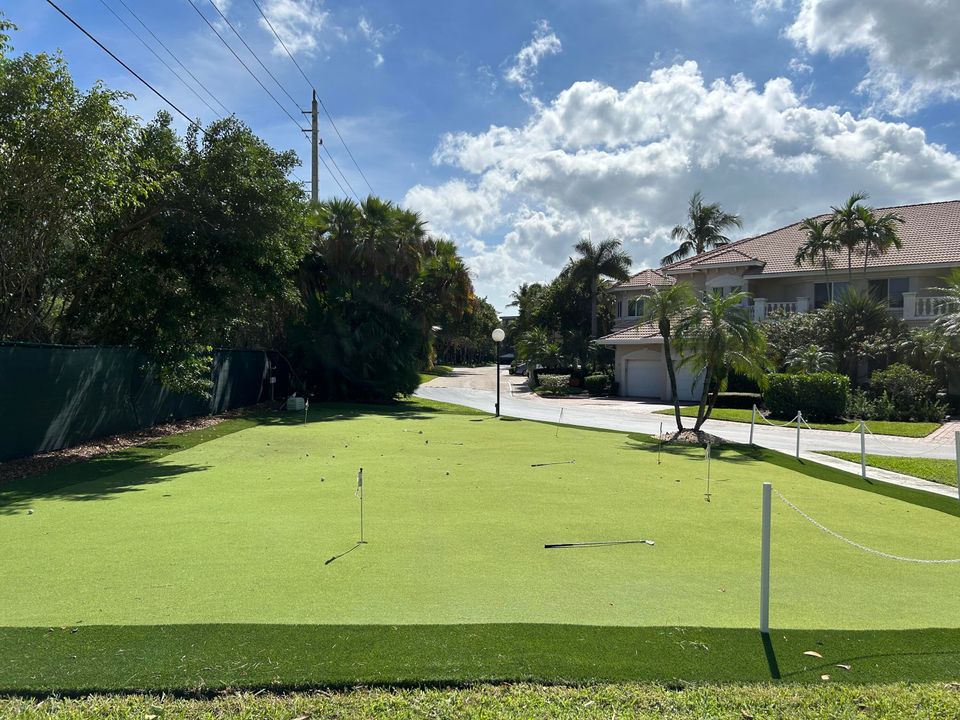 For Rent: $2,400 (2 beds, 2 baths, 1081 Square Feet)