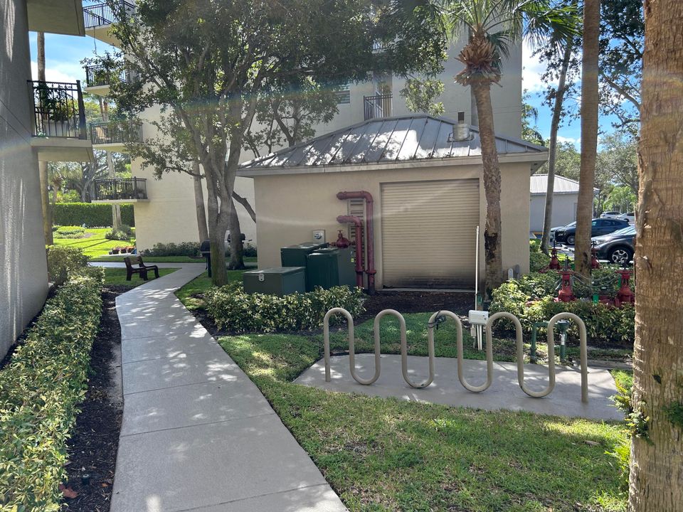 For Rent: $2,400 (2 beds, 2 baths, 1081 Square Feet)