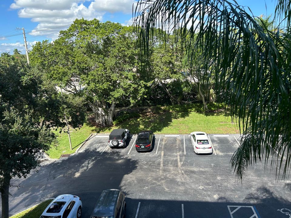 For Rent: $2,400 (2 beds, 2 baths, 1081 Square Feet)