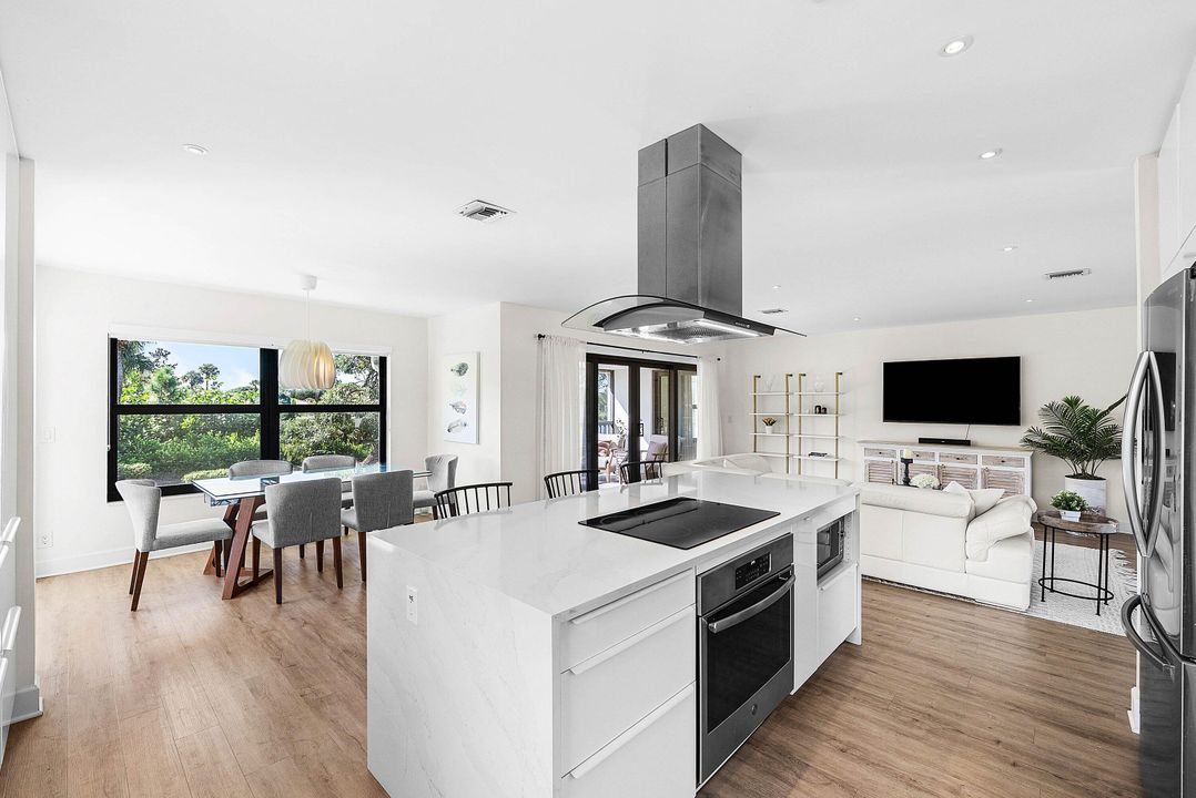 For Sale: $665,000 (2 beds, 2 baths, 1687 Square Feet)