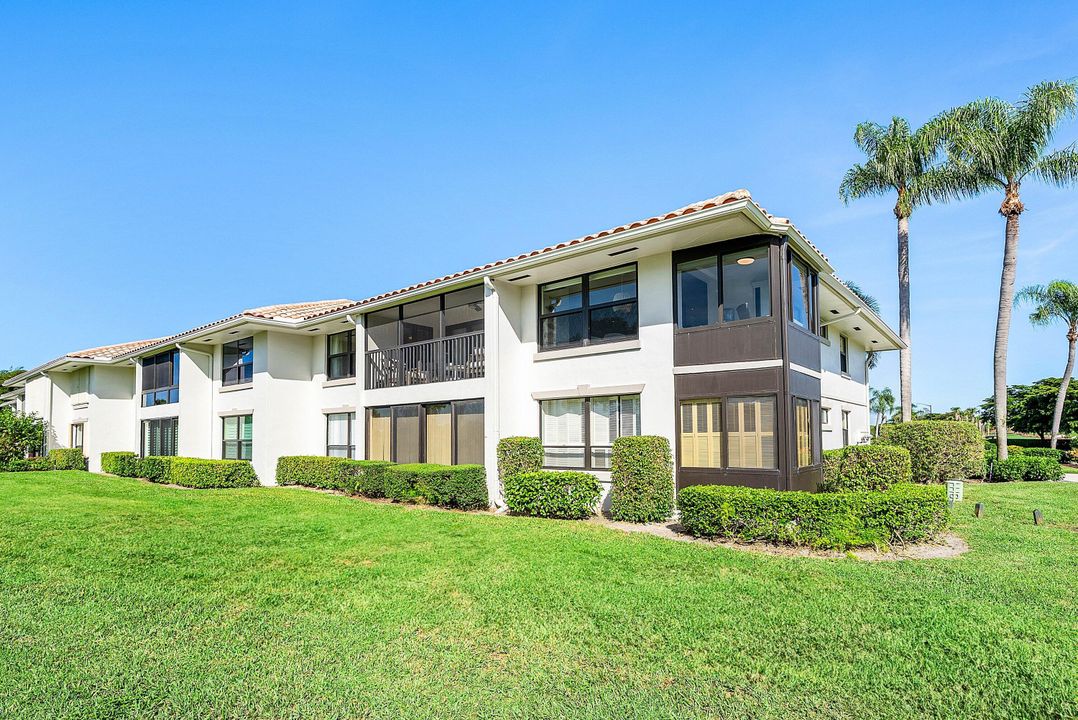 For Sale: $665,000 (2 beds, 2 baths, 1687 Square Feet)