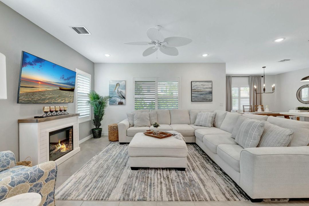 Activo con contrato: $3,500 (4 camas, 2 baños, 2230 Pies cuadrados)