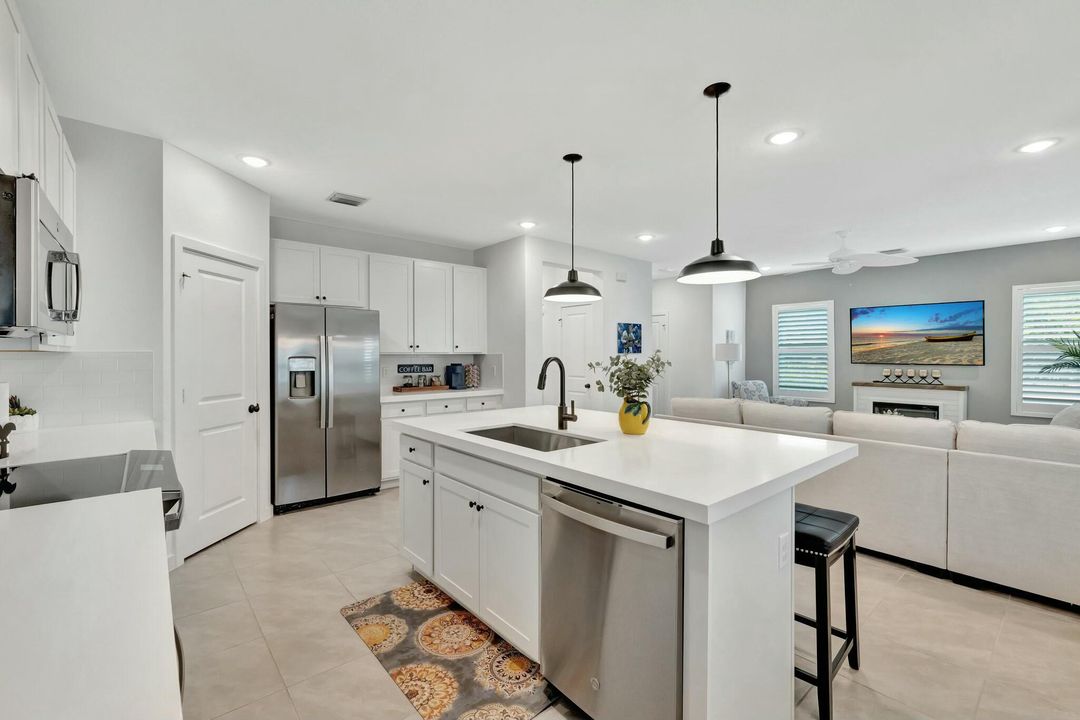 Activo con contrato: $3,500 (4 camas, 2 baños, 2230 Pies cuadrados)