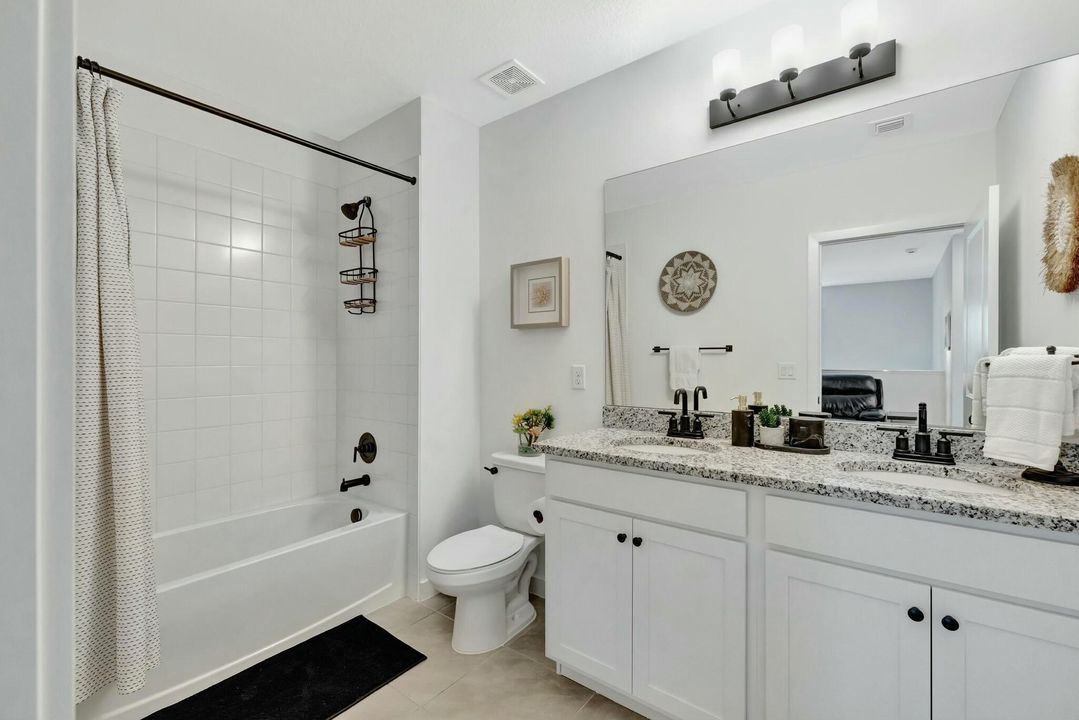 Activo con contrato: $3,500 (4 camas, 2 baños, 2230 Pies cuadrados)