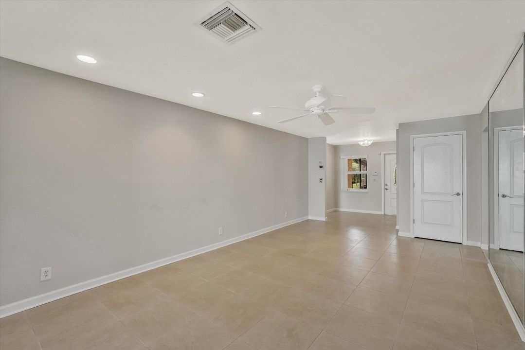 Active With Contract: $344,900 (2 beds, 2 baths, 1527 Square Feet)