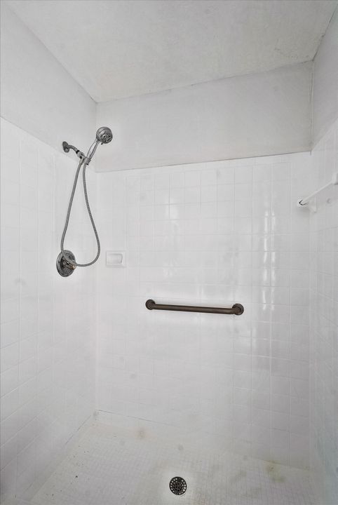 Active With Contract: $344,900 (2 beds, 2 baths, 1527 Square Feet)