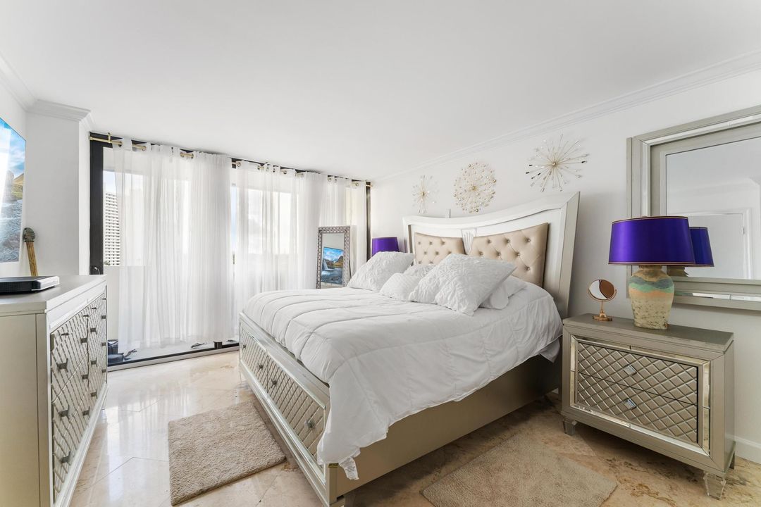 For Rent: $3,200 (2 beds, 2 baths, 1170 Square Feet)