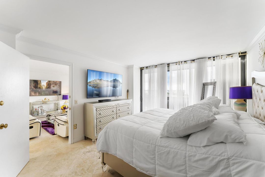 For Rent: $3,200 (2 beds, 2 baths, 1170 Square Feet)