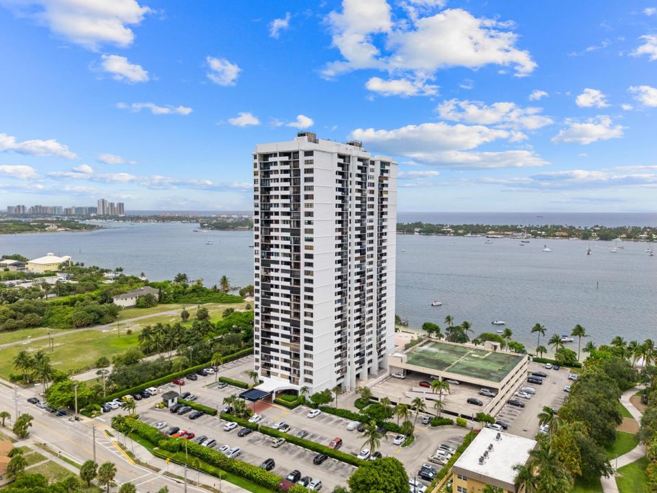 For Rent: $3,200 (2 beds, 2 baths, 1170 Square Feet)