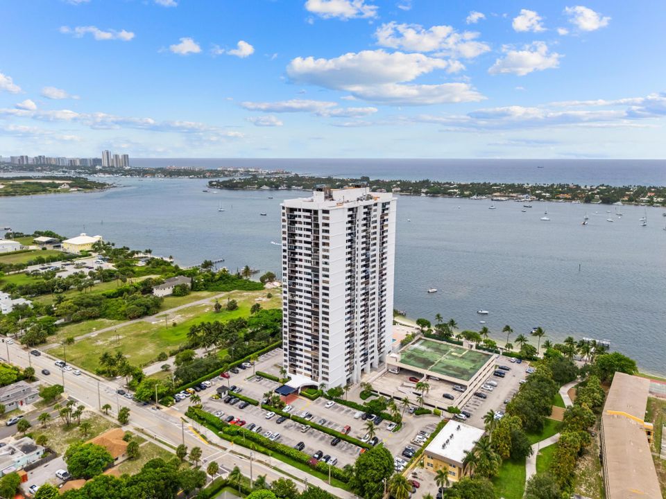 For Rent: $3,200 (2 beds, 2 baths, 1170 Square Feet)