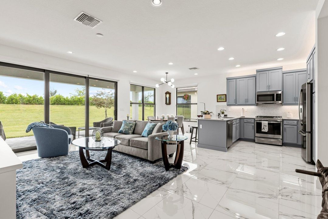 Active With Contract: $460,000 (2 beds, 2 baths, 1697 Square Feet)