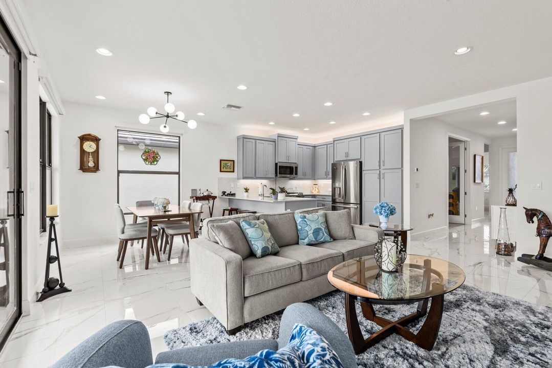 Active With Contract: $460,000 (2 beds, 2 baths, 1697 Square Feet)