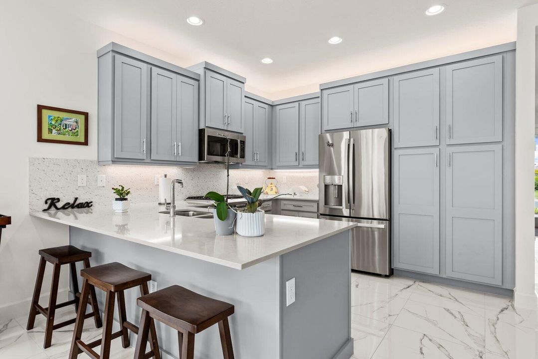 Active With Contract: $460,000 (2 beds, 2 baths, 1697 Square Feet)