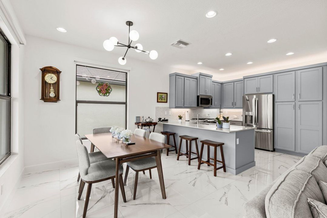 Active With Contract: $460,000 (2 beds, 2 baths, 1697 Square Feet)