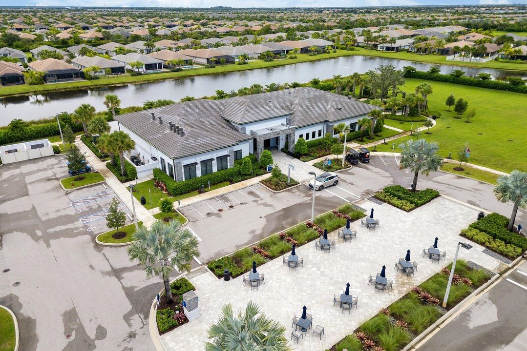 Active With Contract: $460,000 (2 beds, 2 baths, 1697 Square Feet)