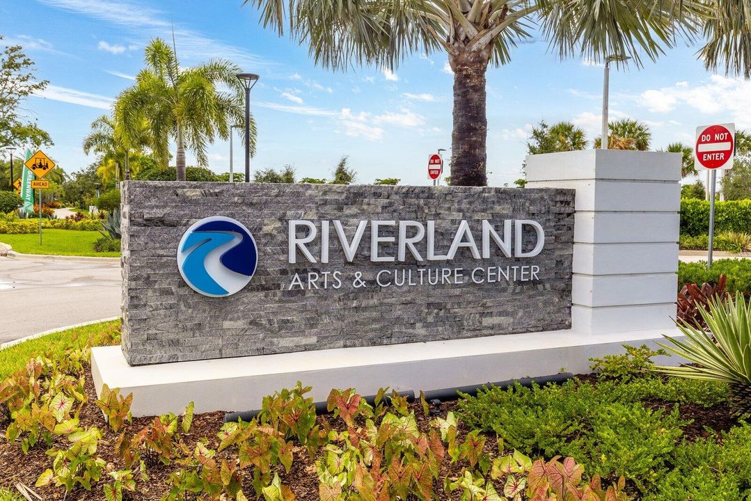 Active With Contract: $460,000 (2 beds, 2 baths, 1697 Square Feet)