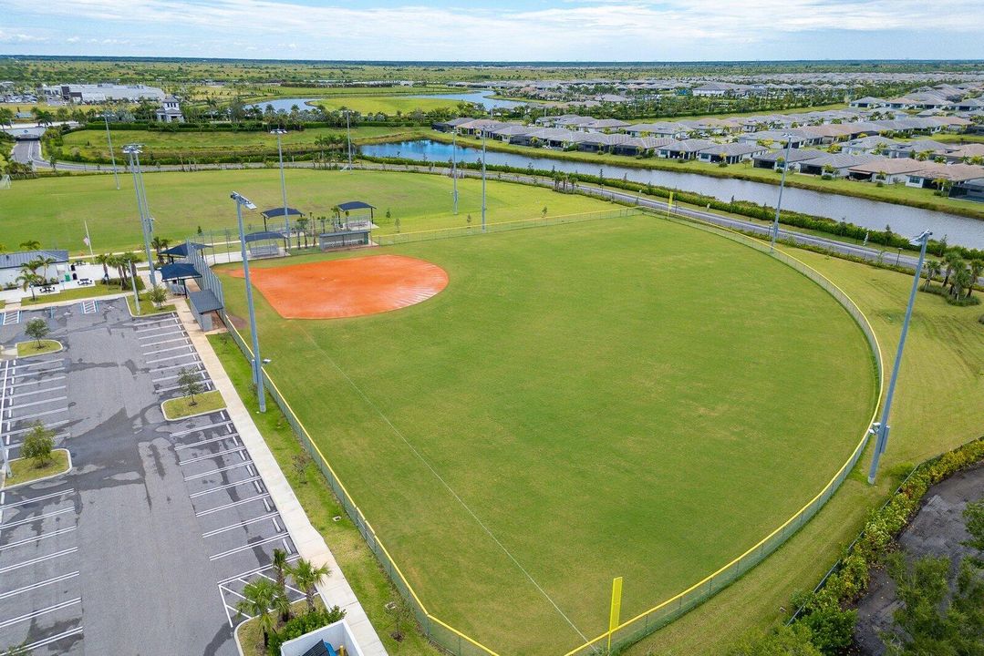 Active With Contract: $460,000 (2 beds, 2 baths, 1697 Square Feet)