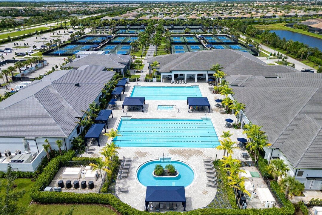 Active With Contract: $460,000 (2 beds, 2 baths, 1697 Square Feet)