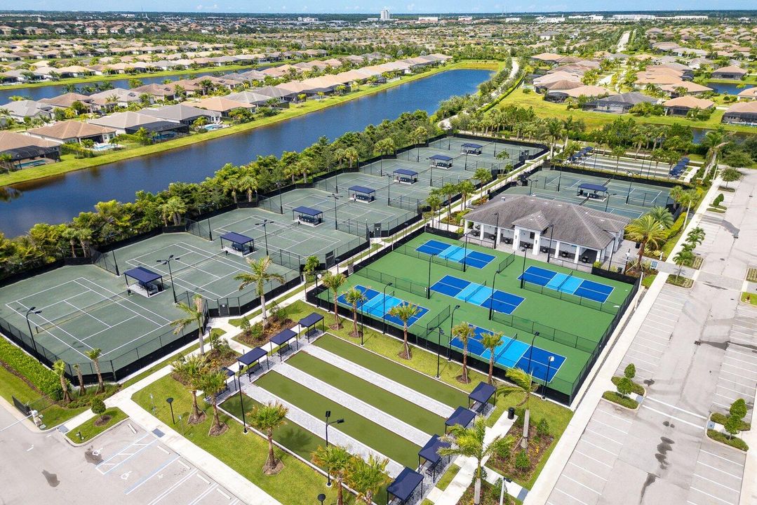 Active With Contract: $460,000 (2 beds, 2 baths, 1697 Square Feet)