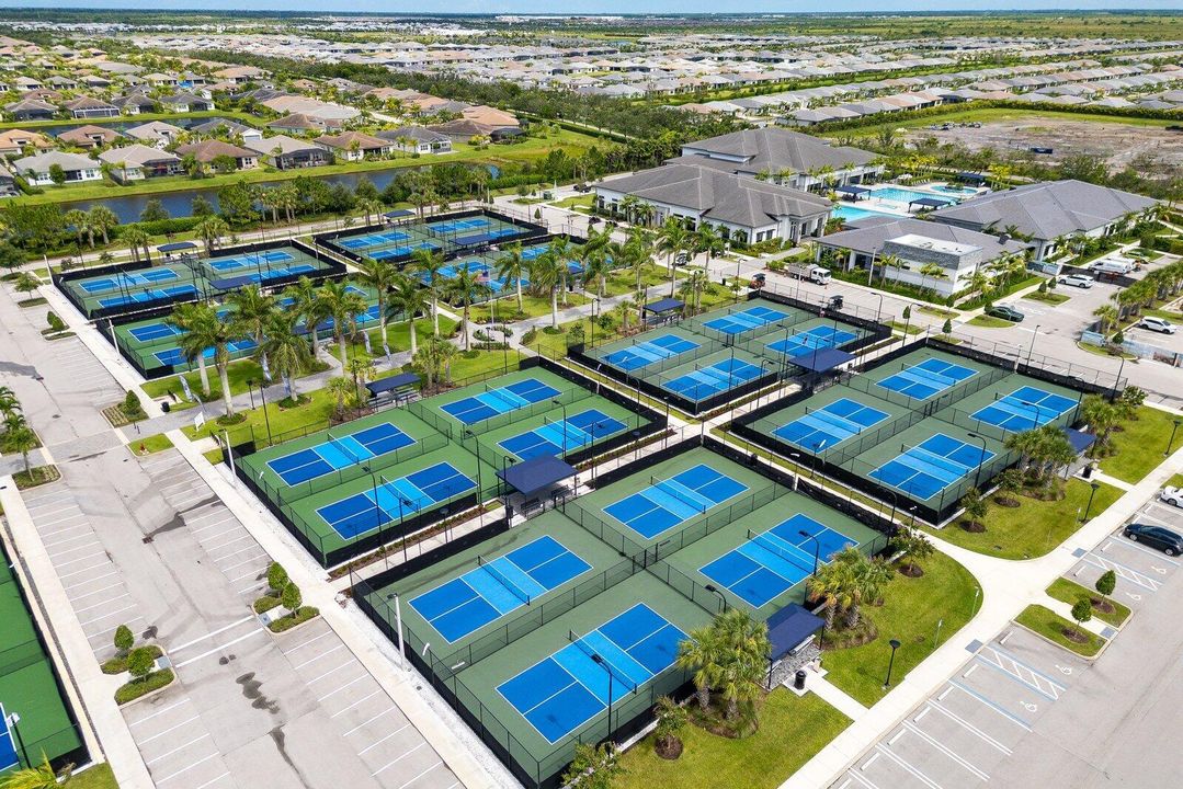 Active With Contract: $460,000 (2 beds, 2 baths, 1697 Square Feet)