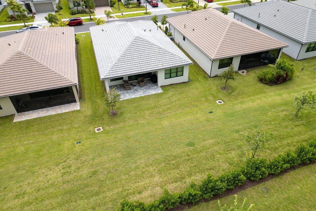 Active With Contract: $460,000 (2 beds, 2 baths, 1697 Square Feet)