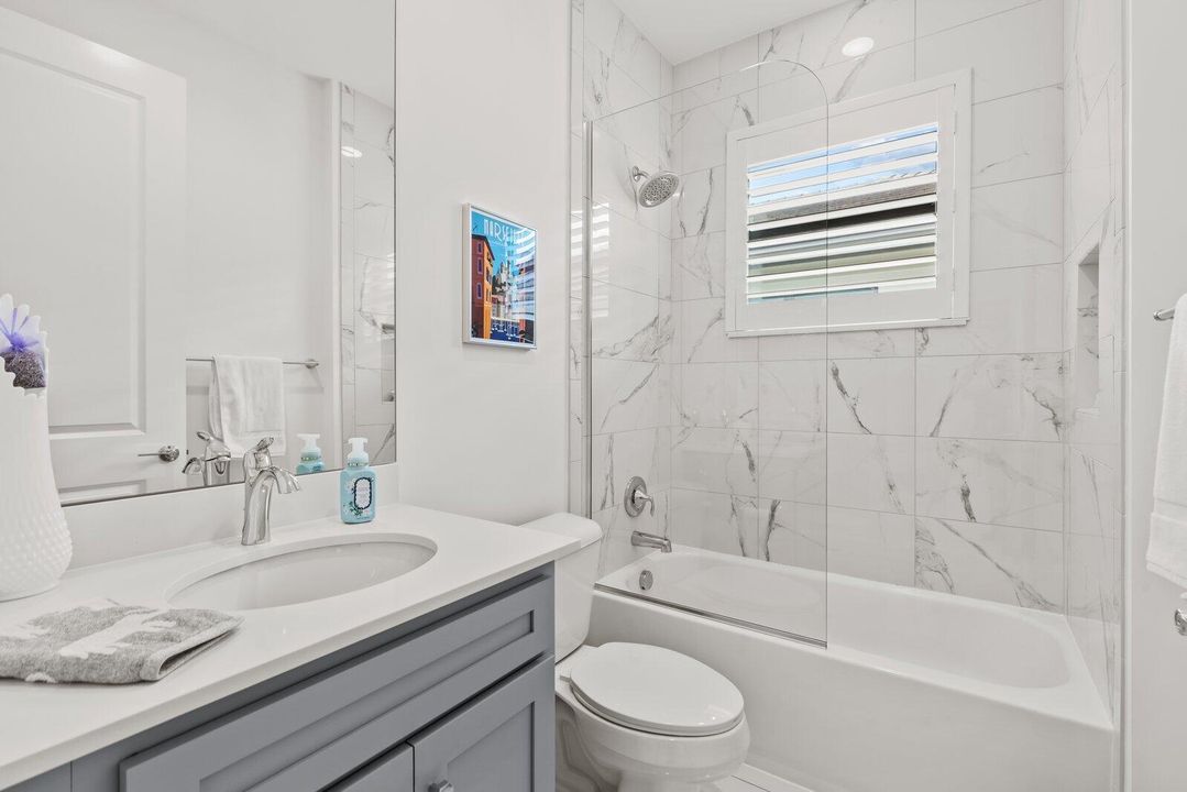 Active With Contract: $460,000 (2 beds, 2 baths, 1697 Square Feet)