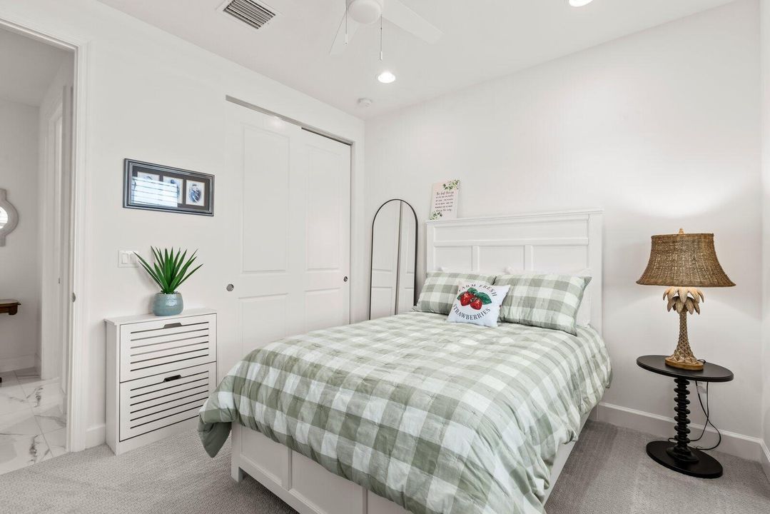 Active With Contract: $460,000 (2 beds, 2 baths, 1697 Square Feet)