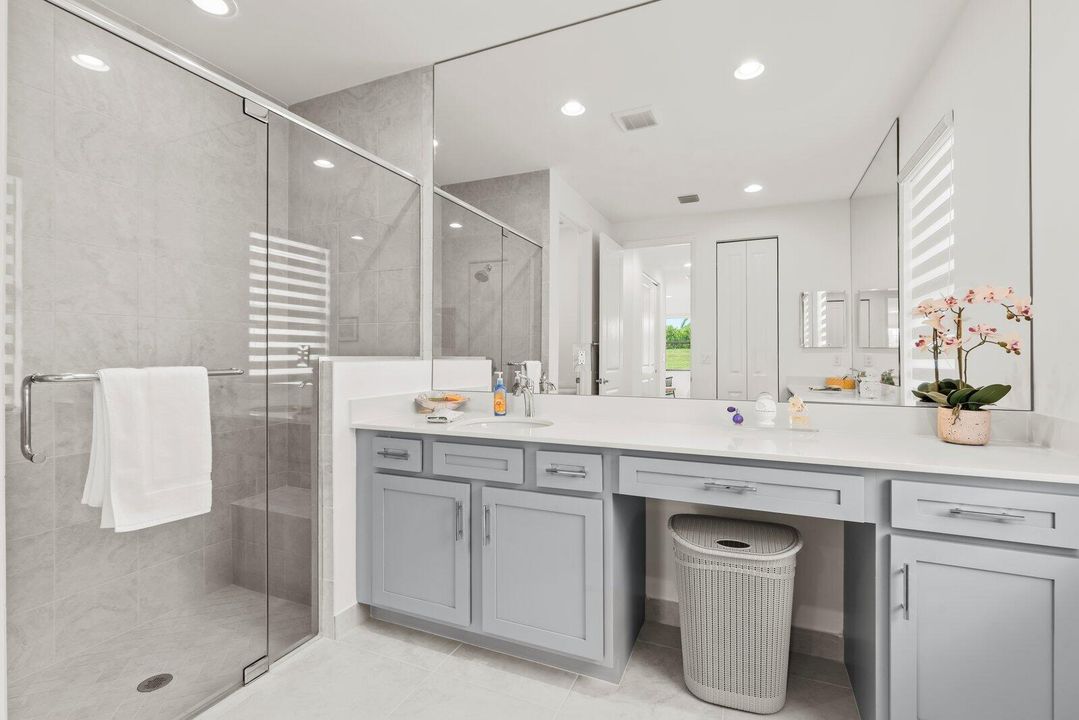 Active With Contract: $460,000 (2 beds, 2 baths, 1697 Square Feet)