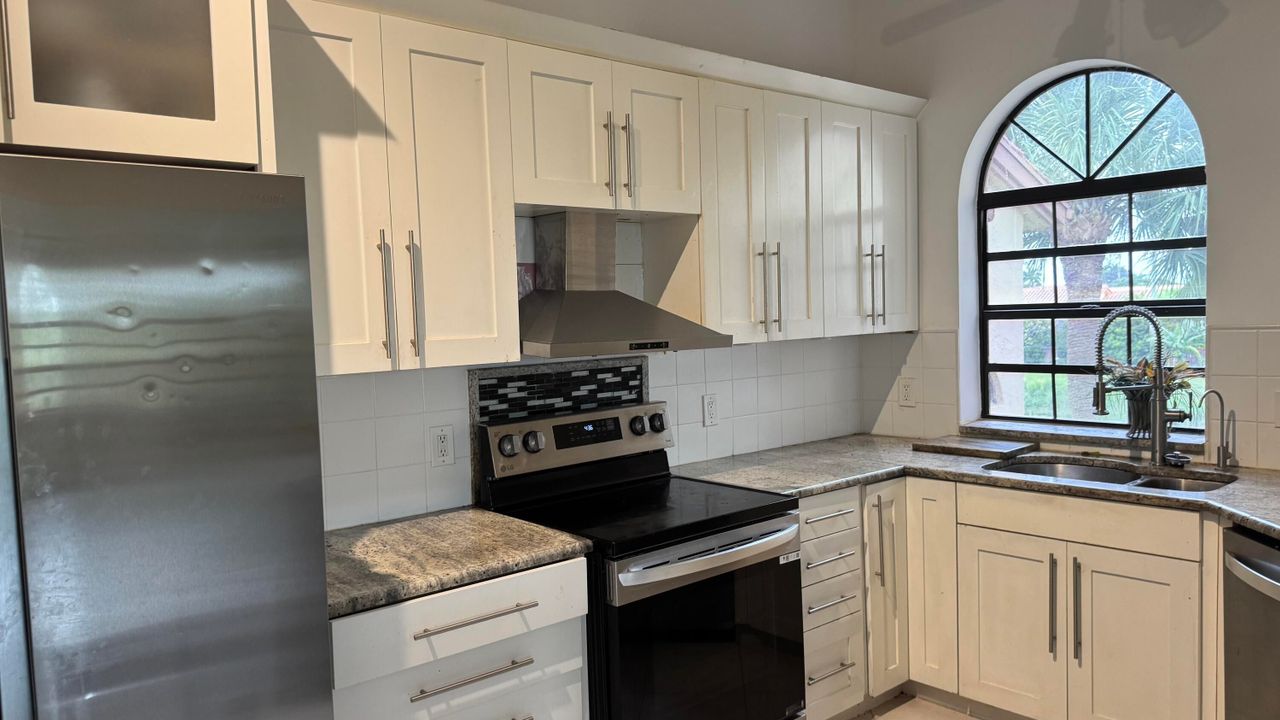 На продажу: $259,900 (3 спален, 2 ванн, 1801 Квадратных фут)