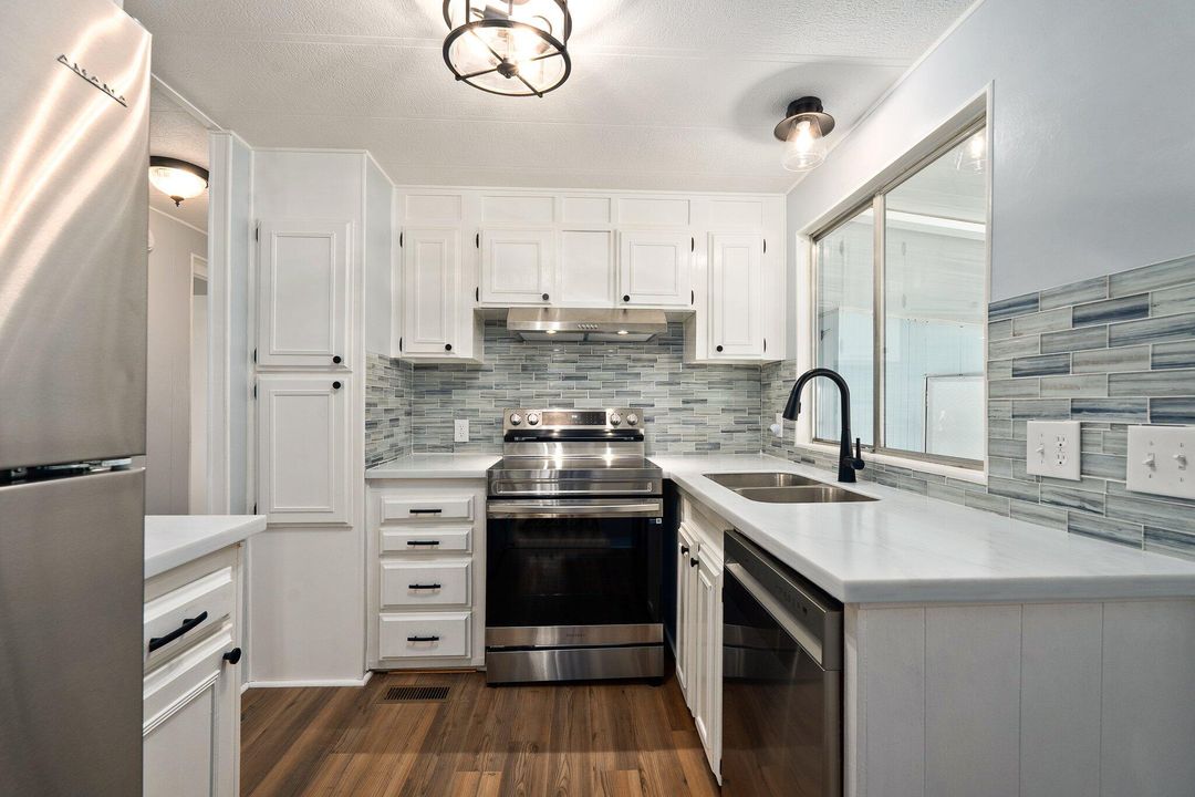 待售: $185,000 (2 贝兹, 2 浴室, 1104 平方英尺)