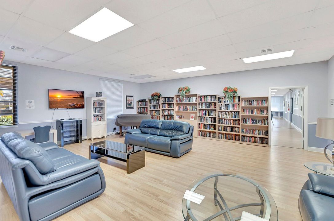 Active With Contract: $344,900 (2 beds, 2 baths, 1527 Square Feet)