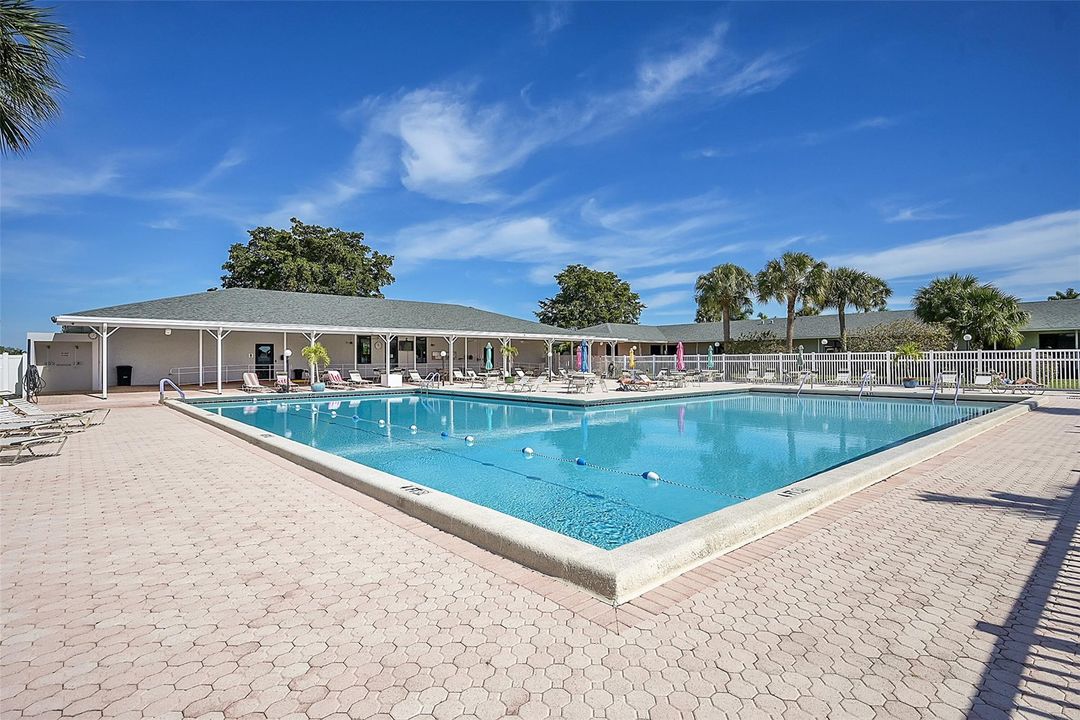 Active With Contract: $344,900 (2 beds, 2 baths, 1527 Square Feet)