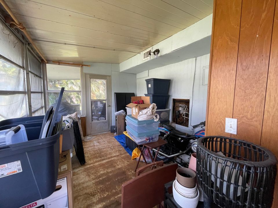 For Sale: $165,000 (1 beds, 21 baths, 600 Square Feet)