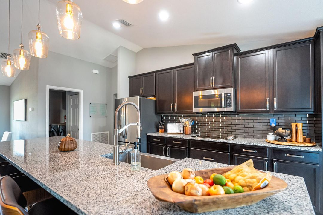 Active With Contract: $415,000 (3 beds, 2 baths, 1848 Square Feet)