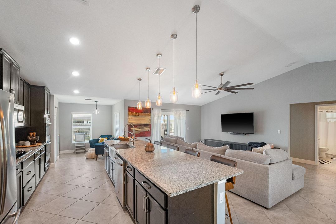 Active With Contract: $415,000 (3 beds, 2 baths, 1848 Square Feet)