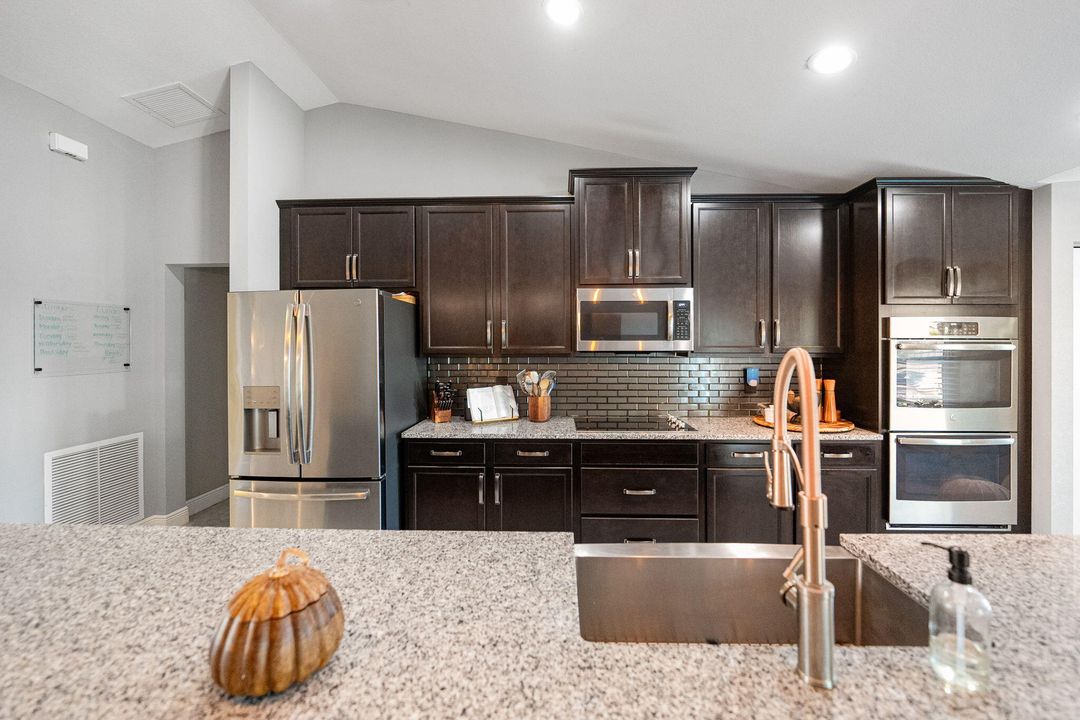 Active With Contract: $415,000 (3 beds, 2 baths, 1848 Square Feet)