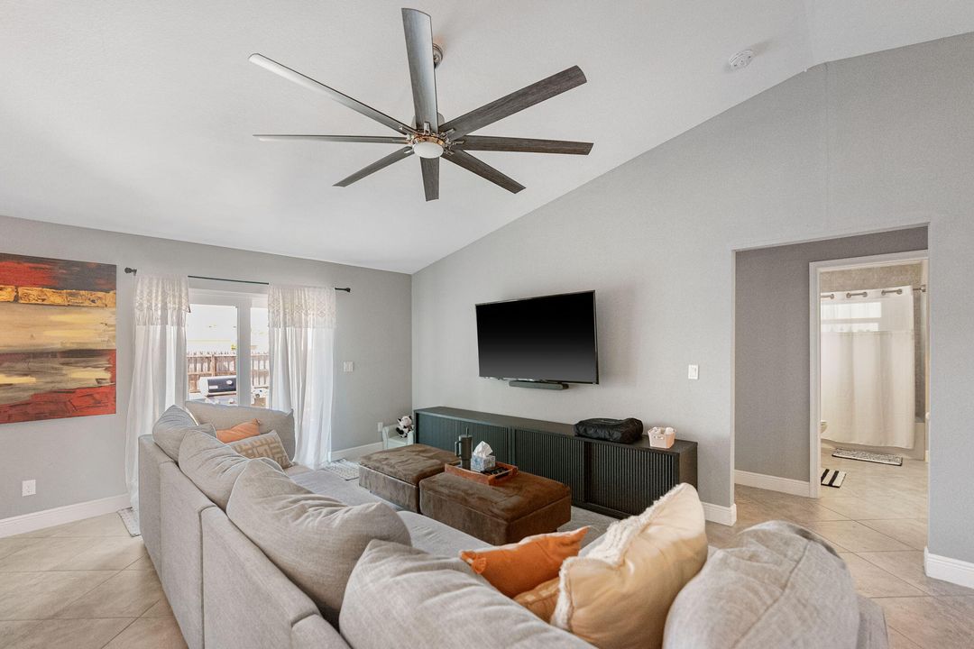 Active With Contract: $415,000 (3 beds, 2 baths, 1848 Square Feet)