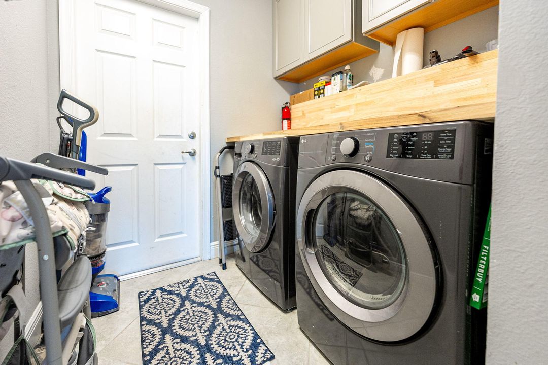 Active With Contract: $415,000 (3 beds, 2 baths, 1848 Square Feet)