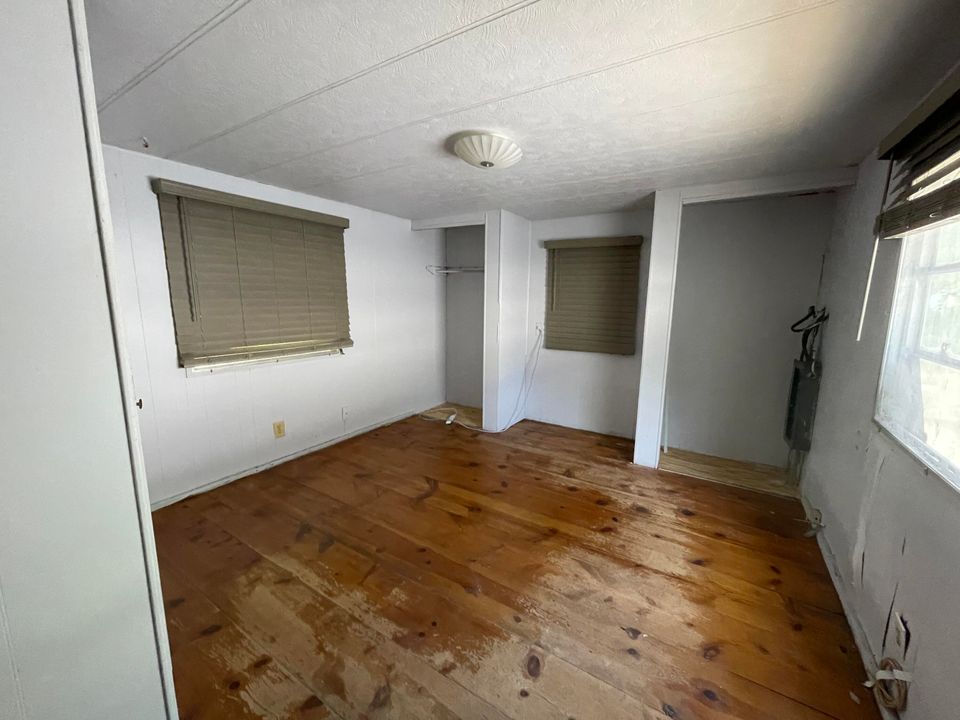 For Sale: $165,000 (1 beds, 21 baths, 600 Square Feet)