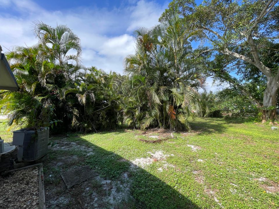 For Sale: $165,000 (1 beds, 21 baths, 600 Square Feet)