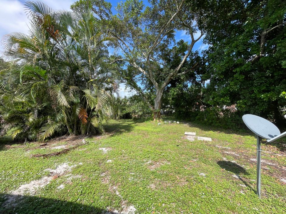 For Sale: $165,000 (1 beds, 21 baths, 600 Square Feet)