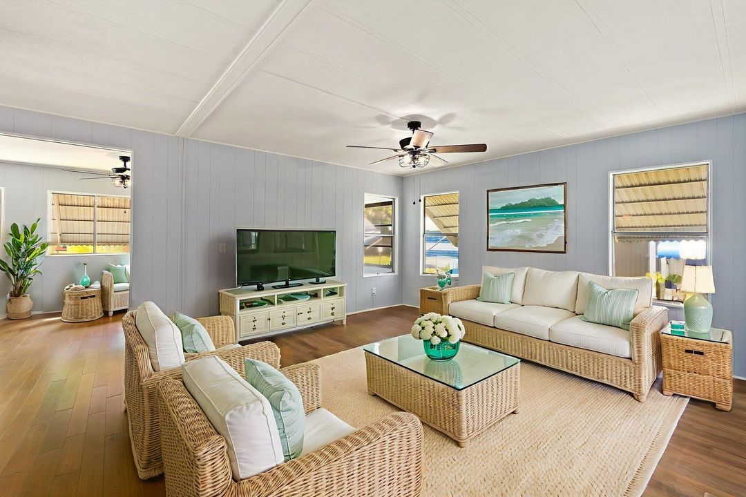 待售: $185,000 (2 贝兹, 2 浴室, 1104 平方英尺)