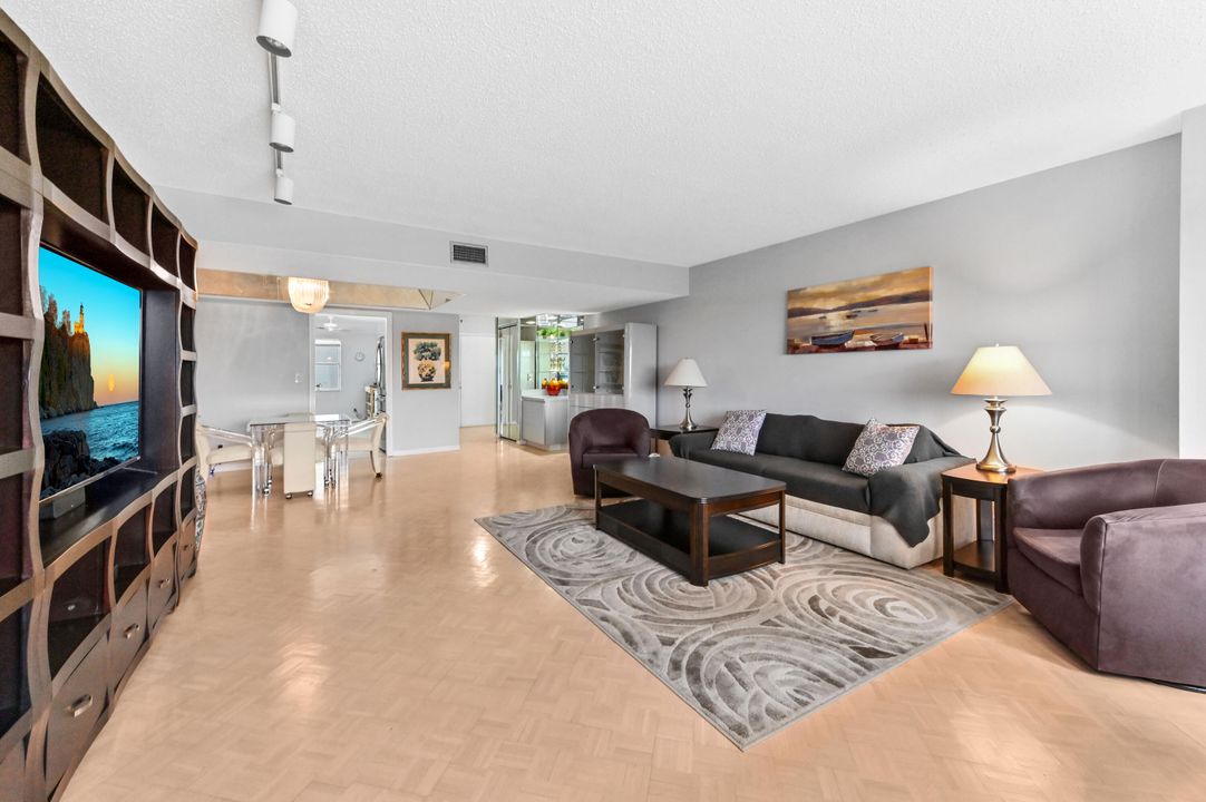 For Rent: $2,500 (3 beds, 2 baths, 2000 Square Feet)