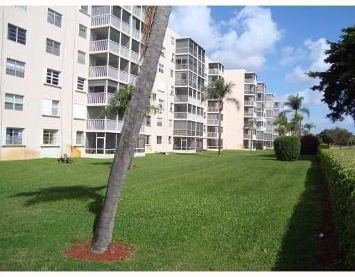 合同活跃: $2,500 (2 贝兹, 2 浴室, 1200 平方英尺)