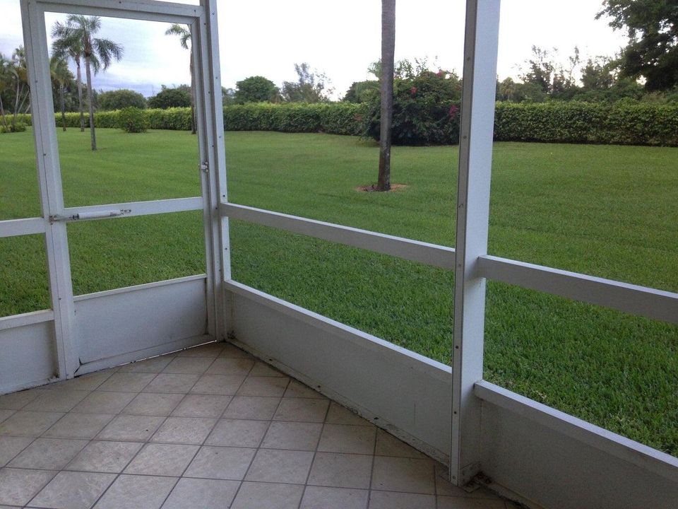 合同活跃: $2,500 (2 贝兹, 2 浴室, 1200 平方英尺)