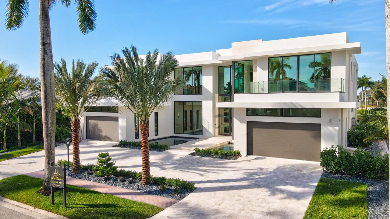 Под контрактом: $13,160,000 (5 спален, 6 ванн, 8368 Квадратных фут)