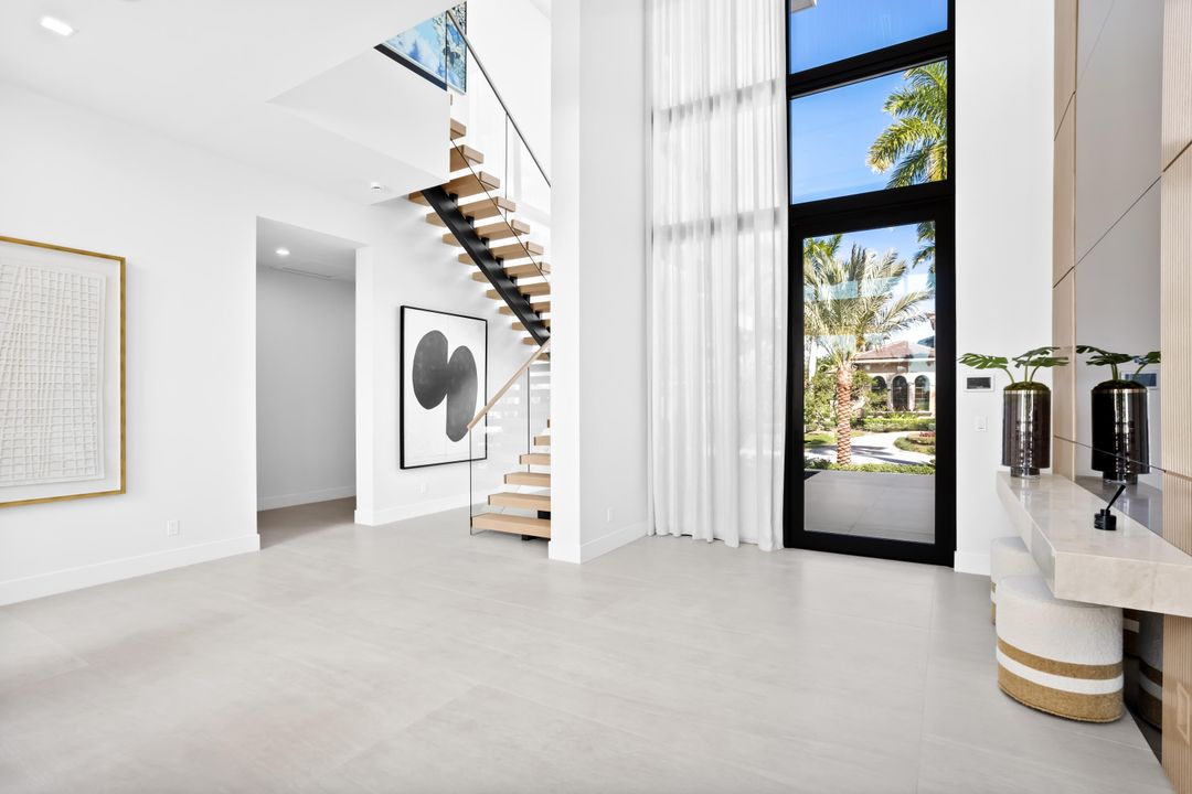 Под контрактом: $13,160,000 (5 спален, 6 ванн, 8368 Квадратных фут)