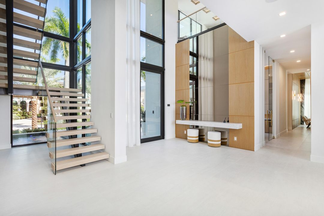 Под контрактом: $13,160,000 (5 спален, 6 ванн, 8368 Квадратных фут)