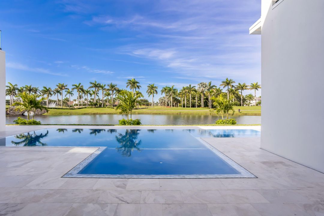 Под контрактом: $13,160,000 (5 спален, 6 ванн, 8368 Квадратных фут)